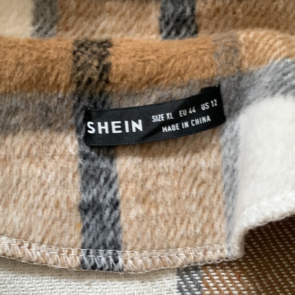 Sweet fluffy comfy heavy weight button down. Size XL Like new condition! - Picture 4 of 4